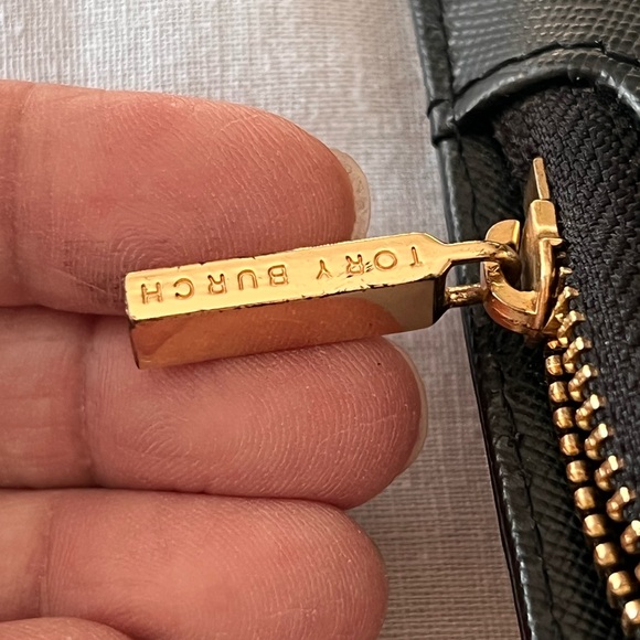 Tory Burch Robinson Black large Leather Wallet - Picture 8 of 13